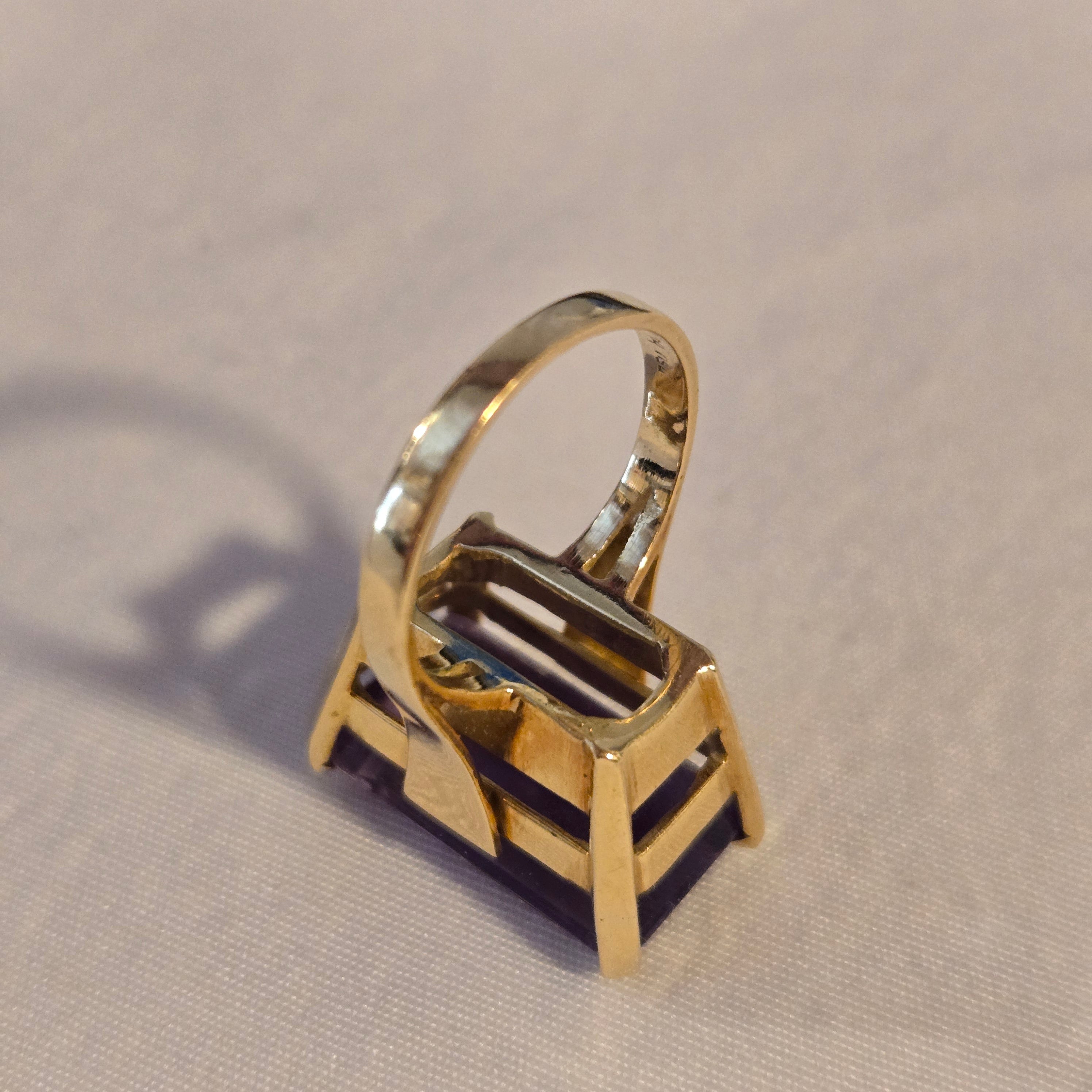 18K Gold 12ct Emerald Cut Amethyst Ring - Size 5.75