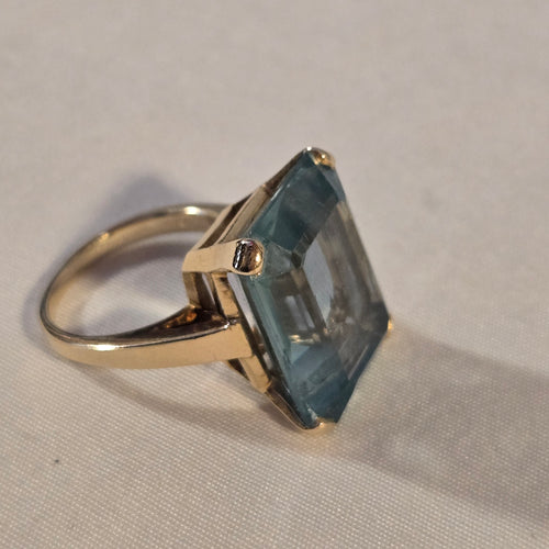 14K Gold 24ct Green Spinel Ring - Emerald Cut - Size 6