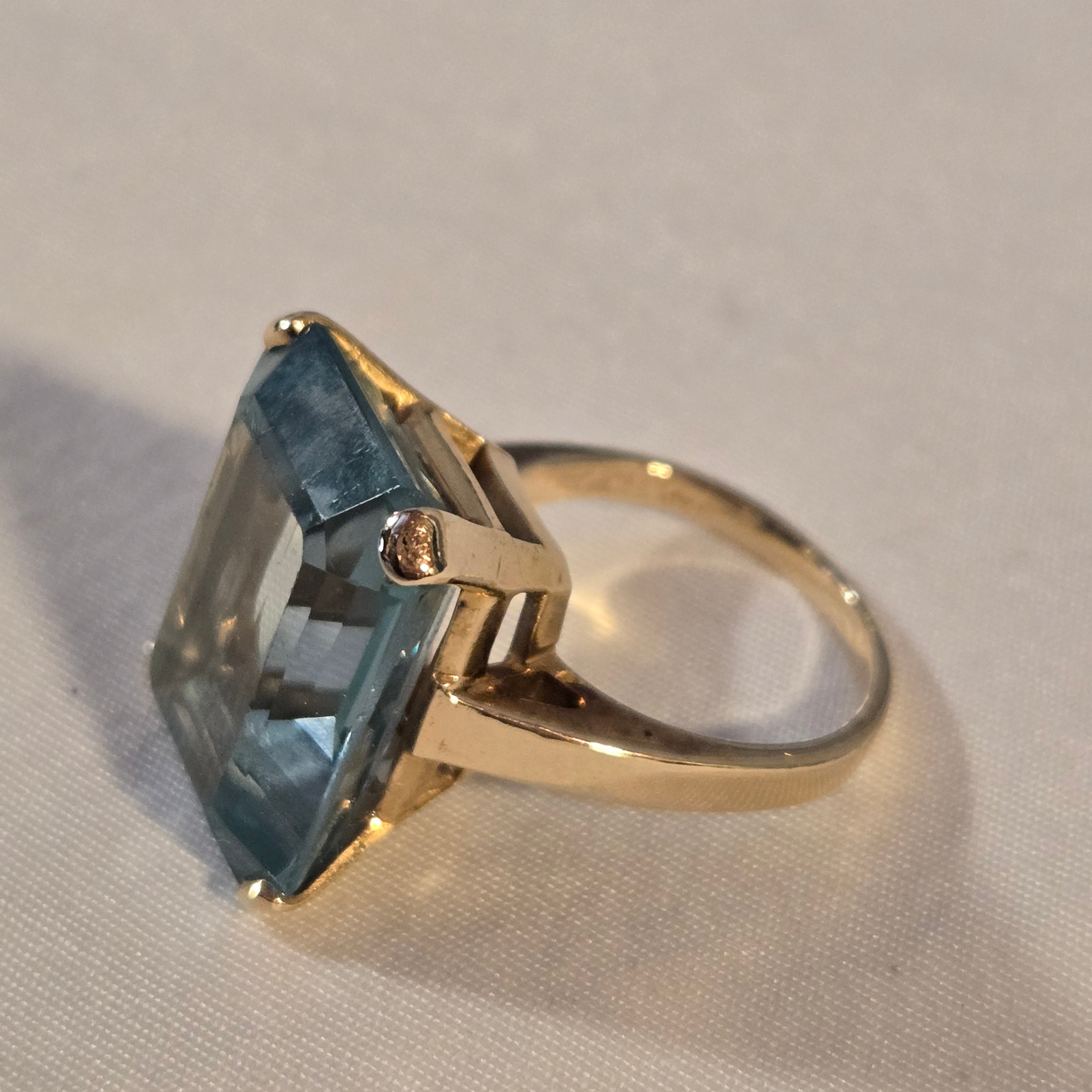 14K Gold 24ct Green Spinel Ring - Emerald Cut - Size 6