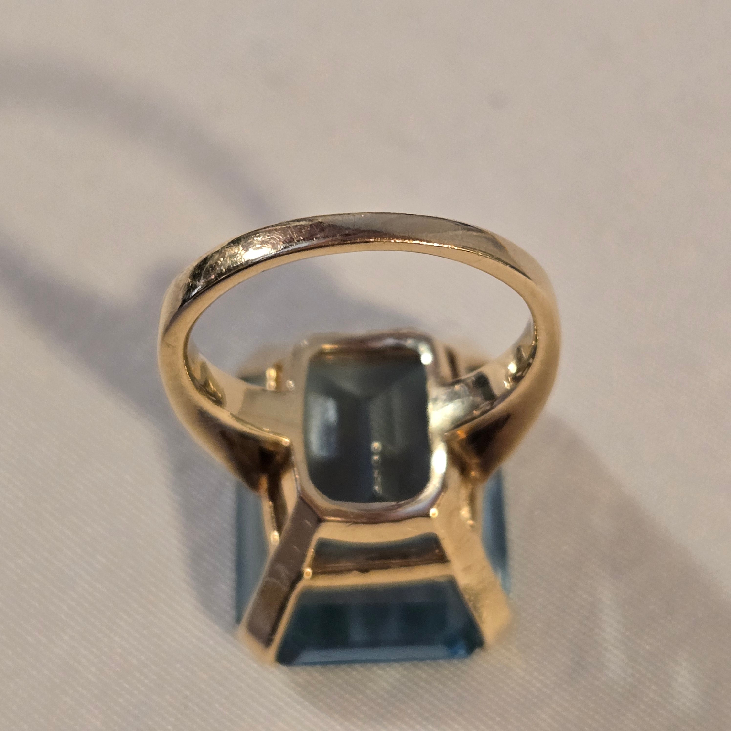 14K Gold 24ct Green Spinel Ring - Emerald Cut - Size 6