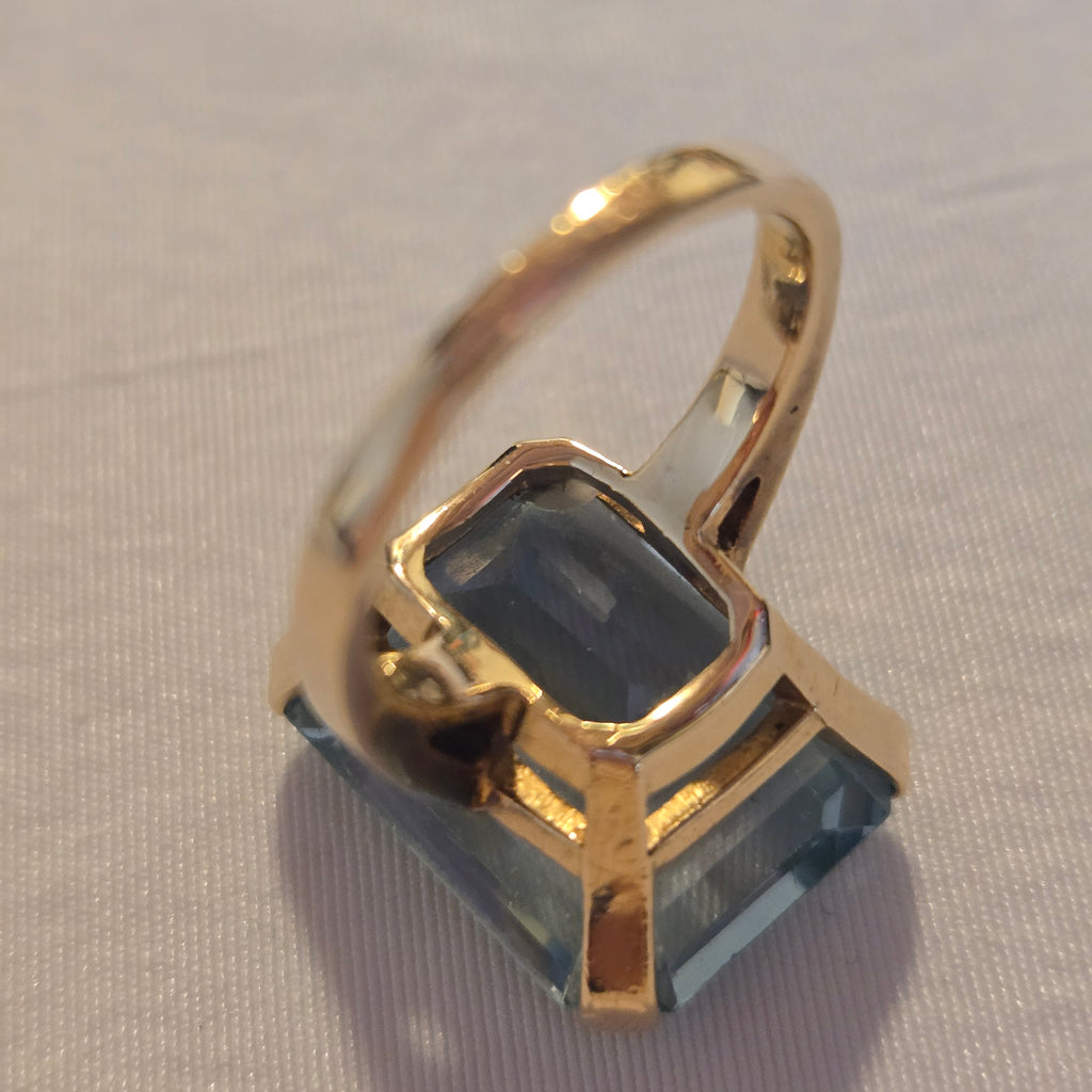 14K Gold 24ct Green Spinel Ring - Emerald Cut - Size 6