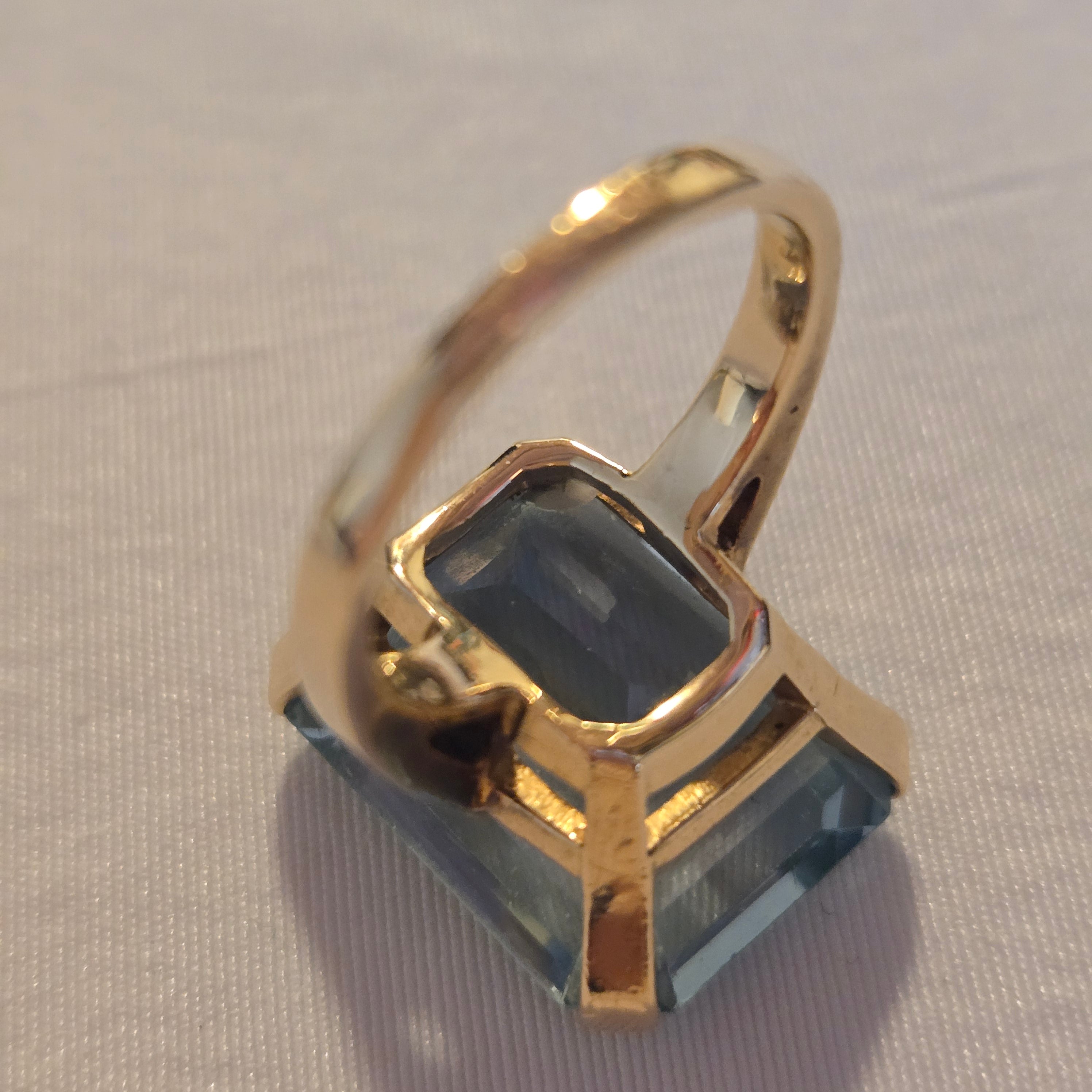 14K Gold 24ct Green Spinel Ring - Emerald Cut - Size 6