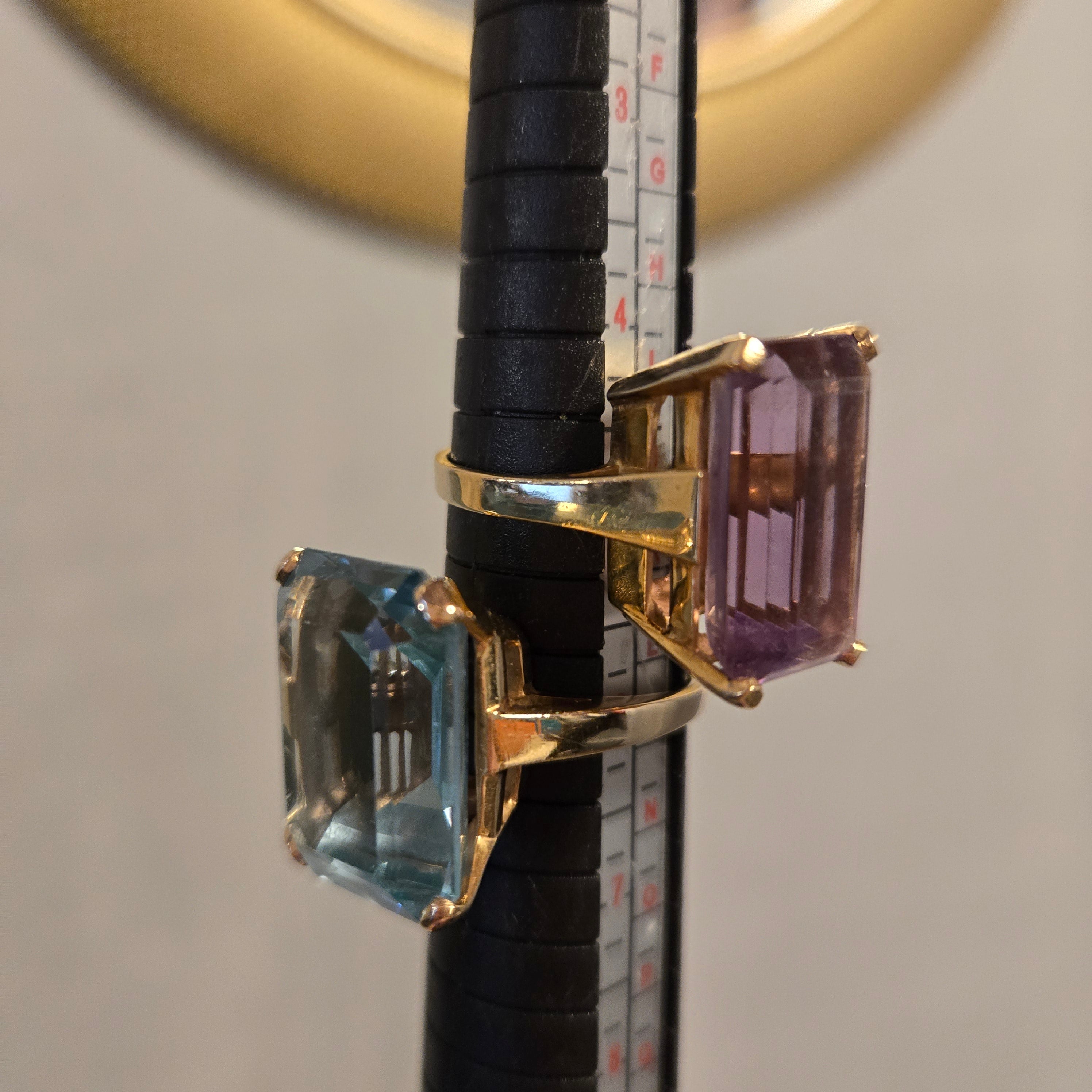 18K Gold 12ct Emerald Cut Amethyst Ring - Size 5.75