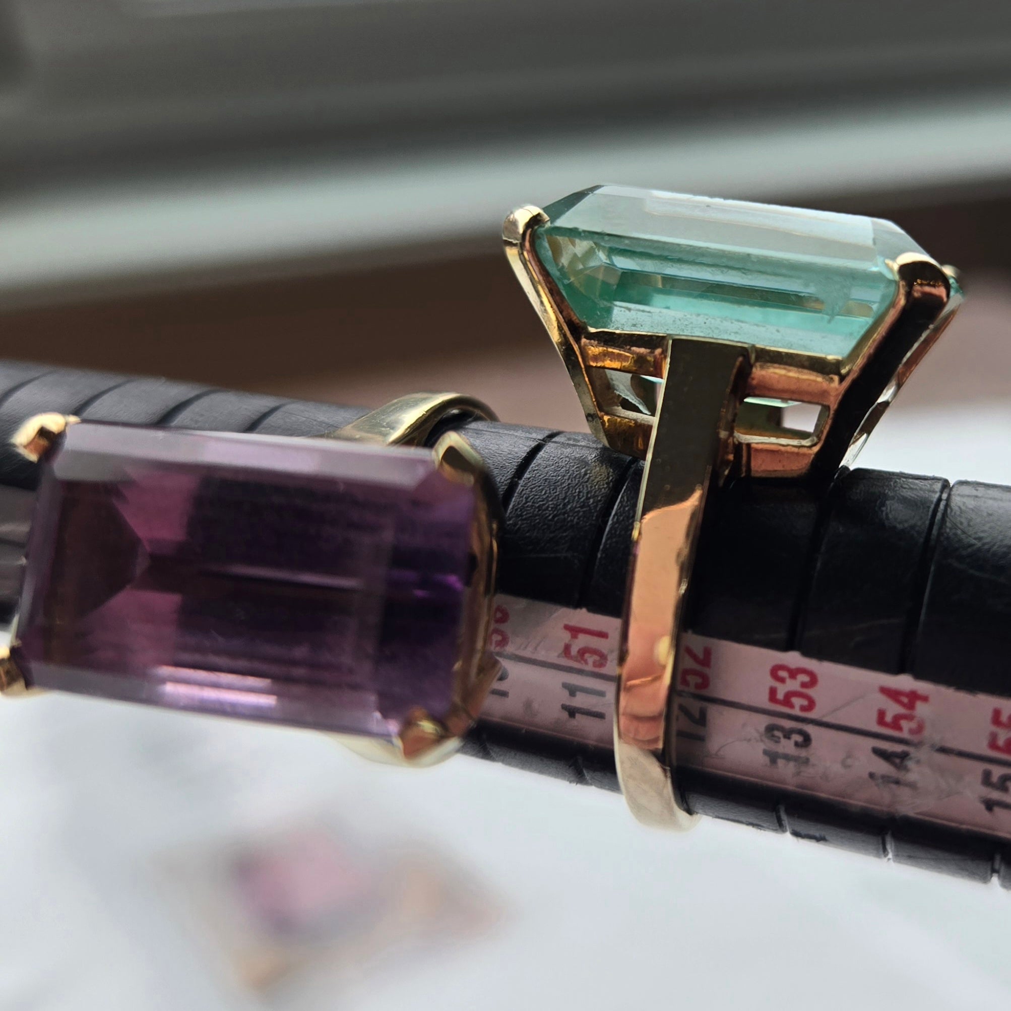 18K Gold 12ct Emerald Cut Amethyst Ring - Size 5.75