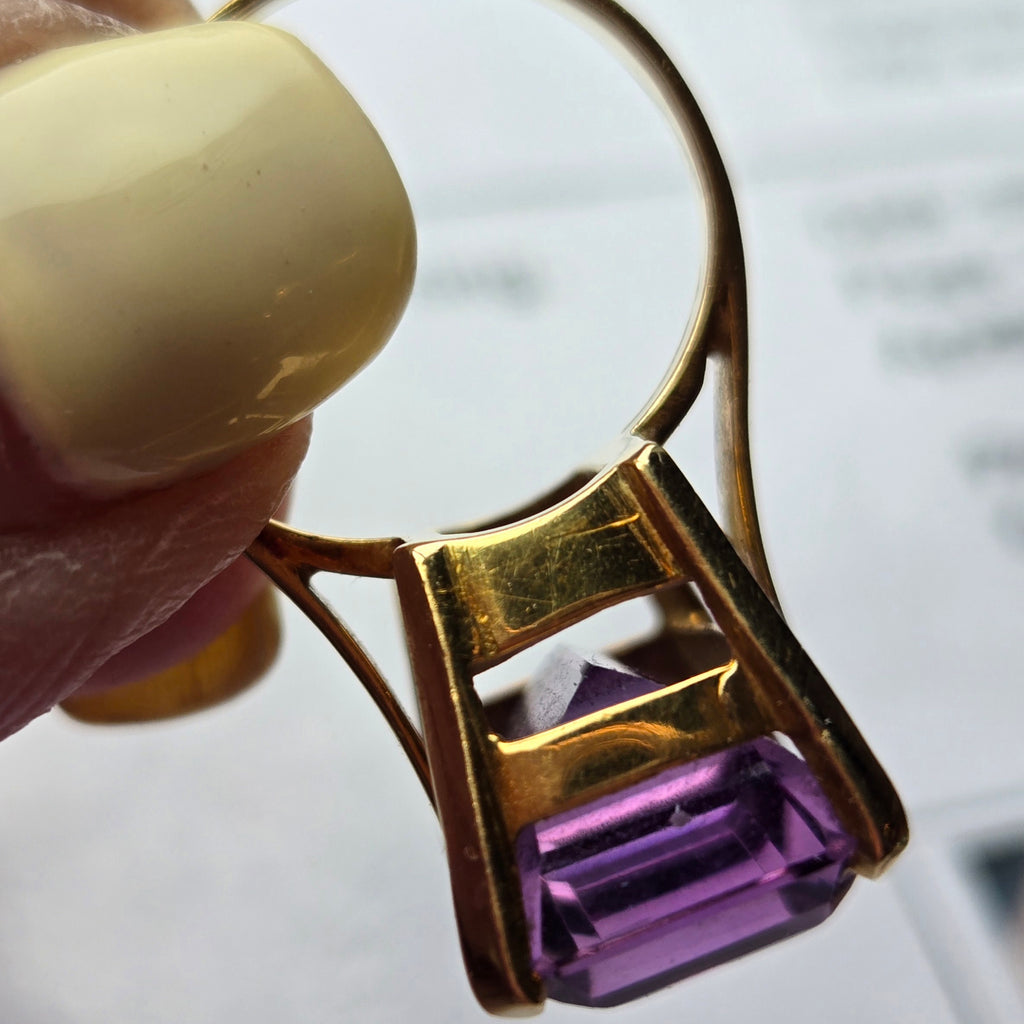 18K Gold 12ct Emerald Cut Amethyst Ring - Size 5.75