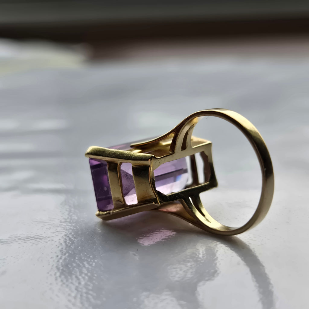18K Gold 12ct Emerald Cut Amethyst Ring - Size 5.75