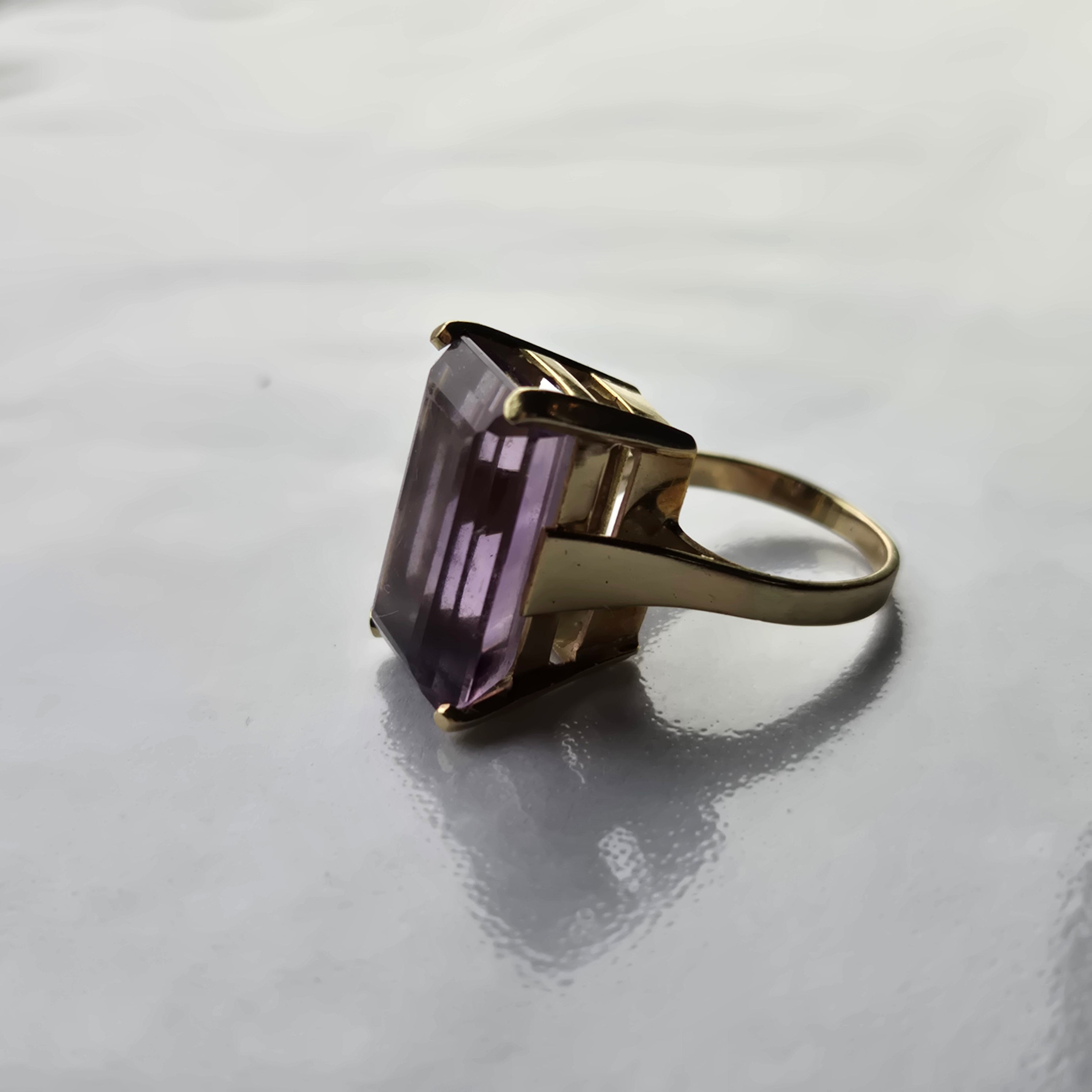 18K Gold 12ct Emerald Cut Amethyst Ring - Size 5.75