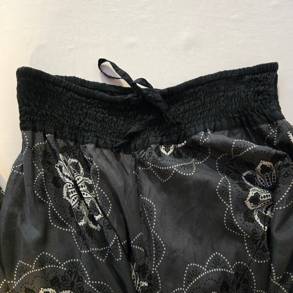 Hebbeding 2 Piece Pantsuit- Size M/L‎ - NWT