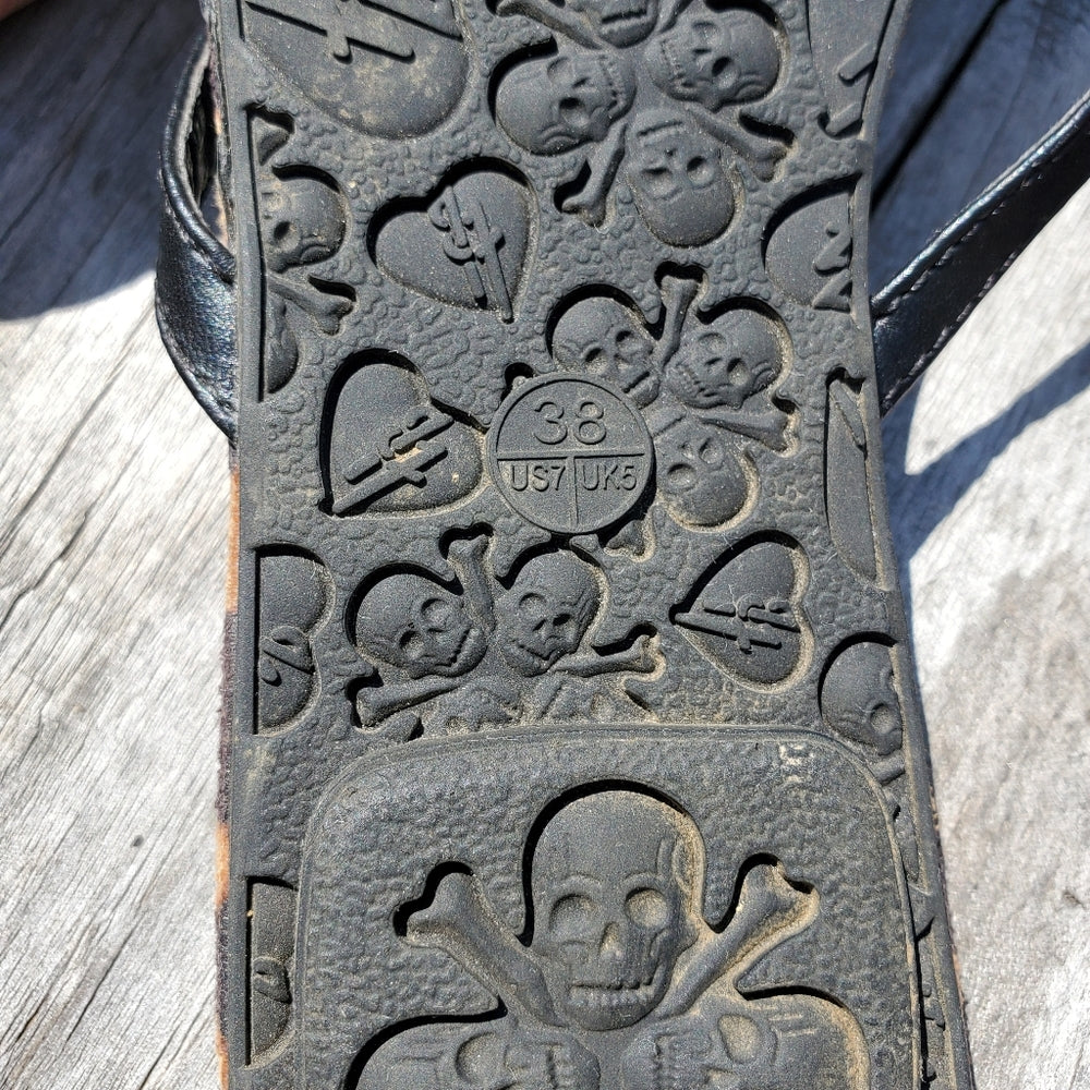 Iron Fist‎ flip flops - Size 7