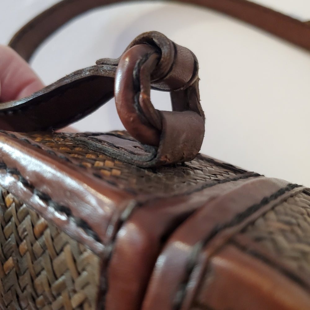 Lined Vintage‎ Woven Crossbody Bag
