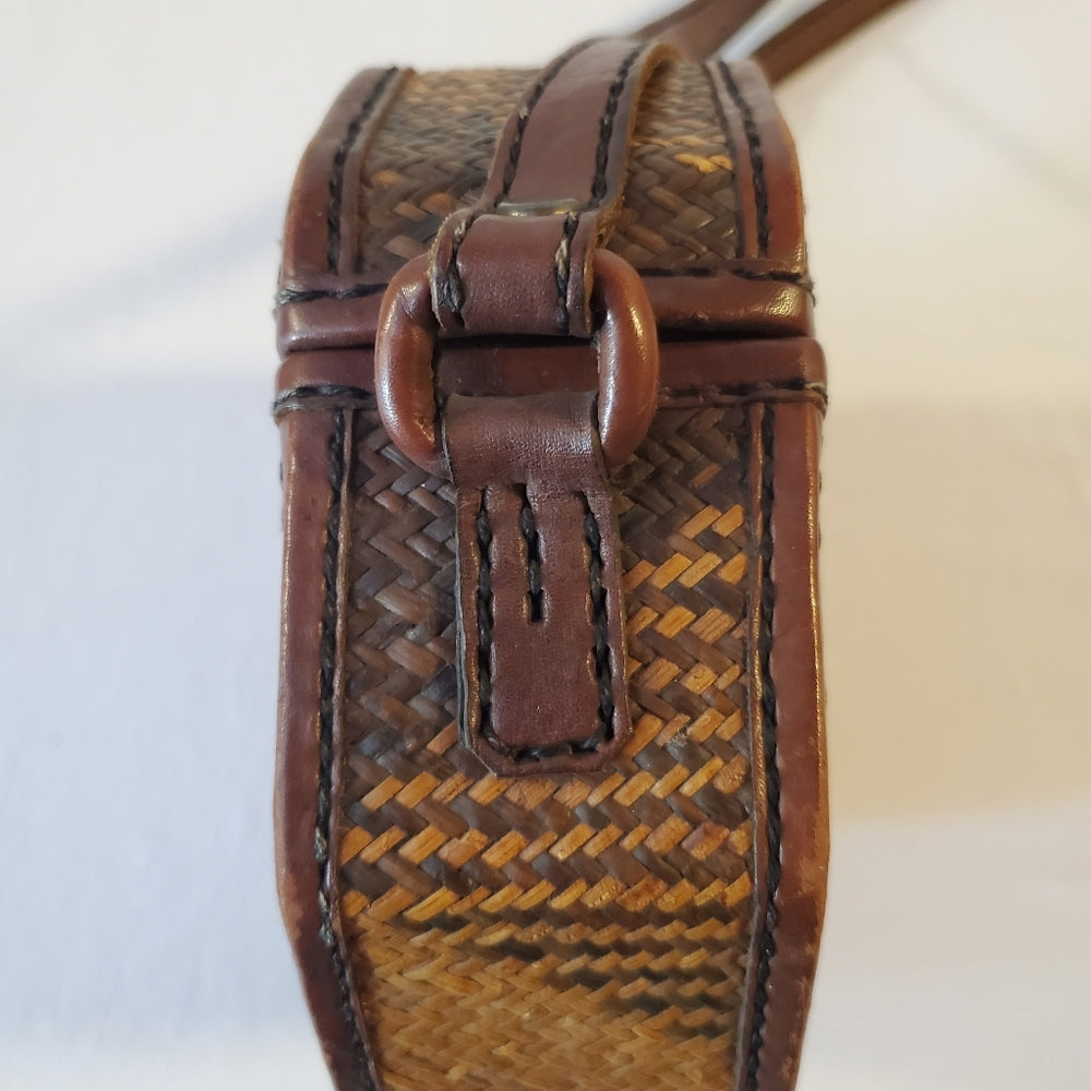 Lined Vintage‎ Woven Crossbody Bag