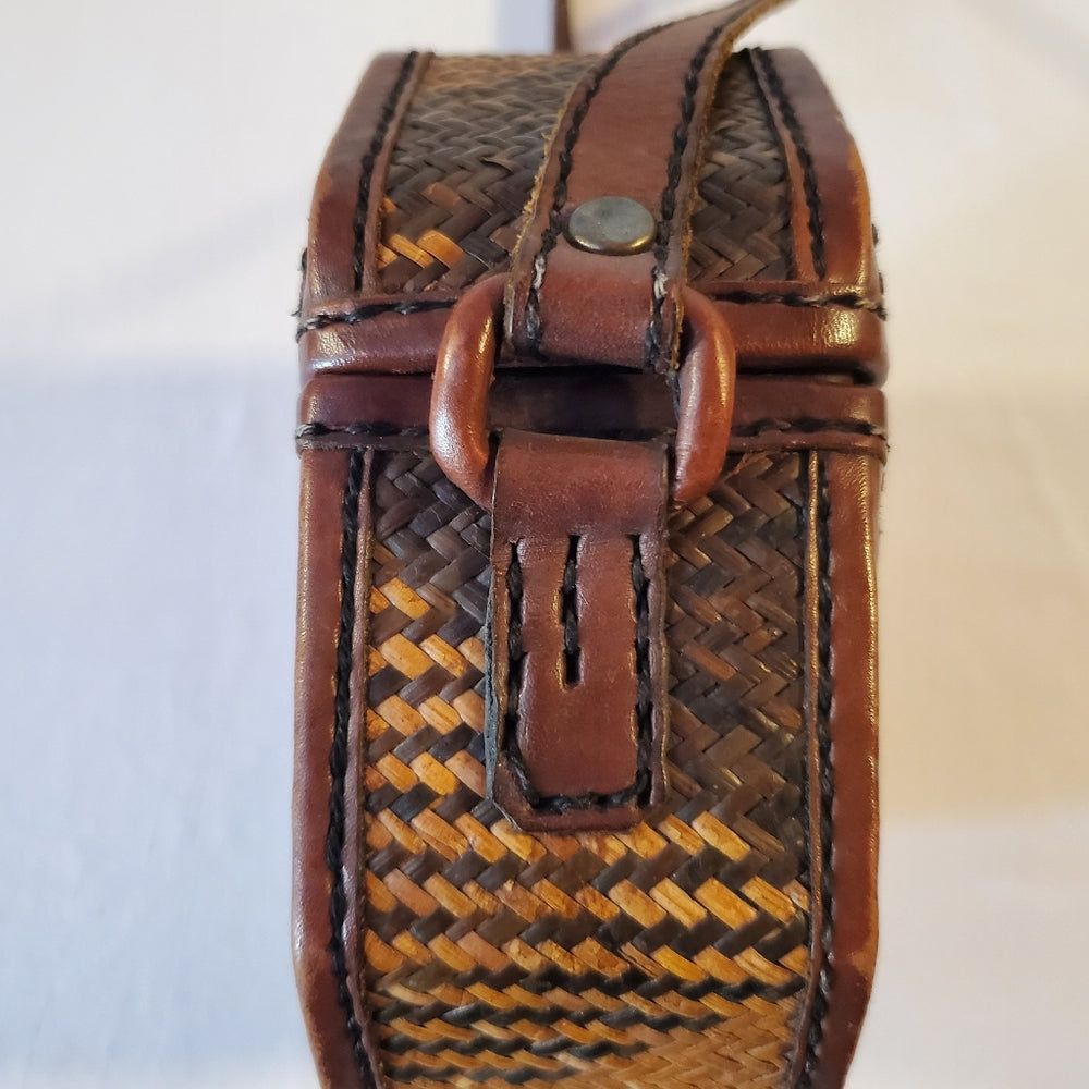 Lined Vintage‎ Woven Crossbody Bag