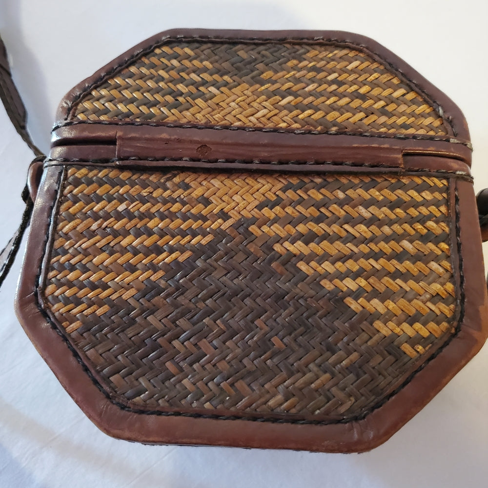 Lined Vintage‎ Woven Crossbody Bag