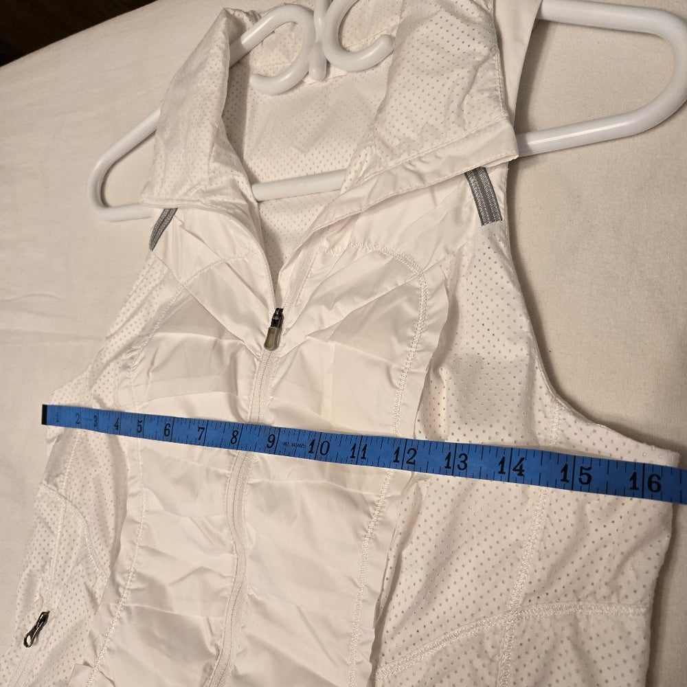Lululemon Run: Take Flight Vest - Size 4