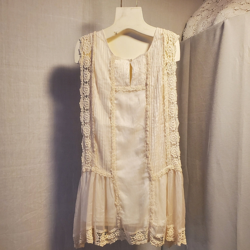 Elegant Cream‎ Lace Dress - Medium