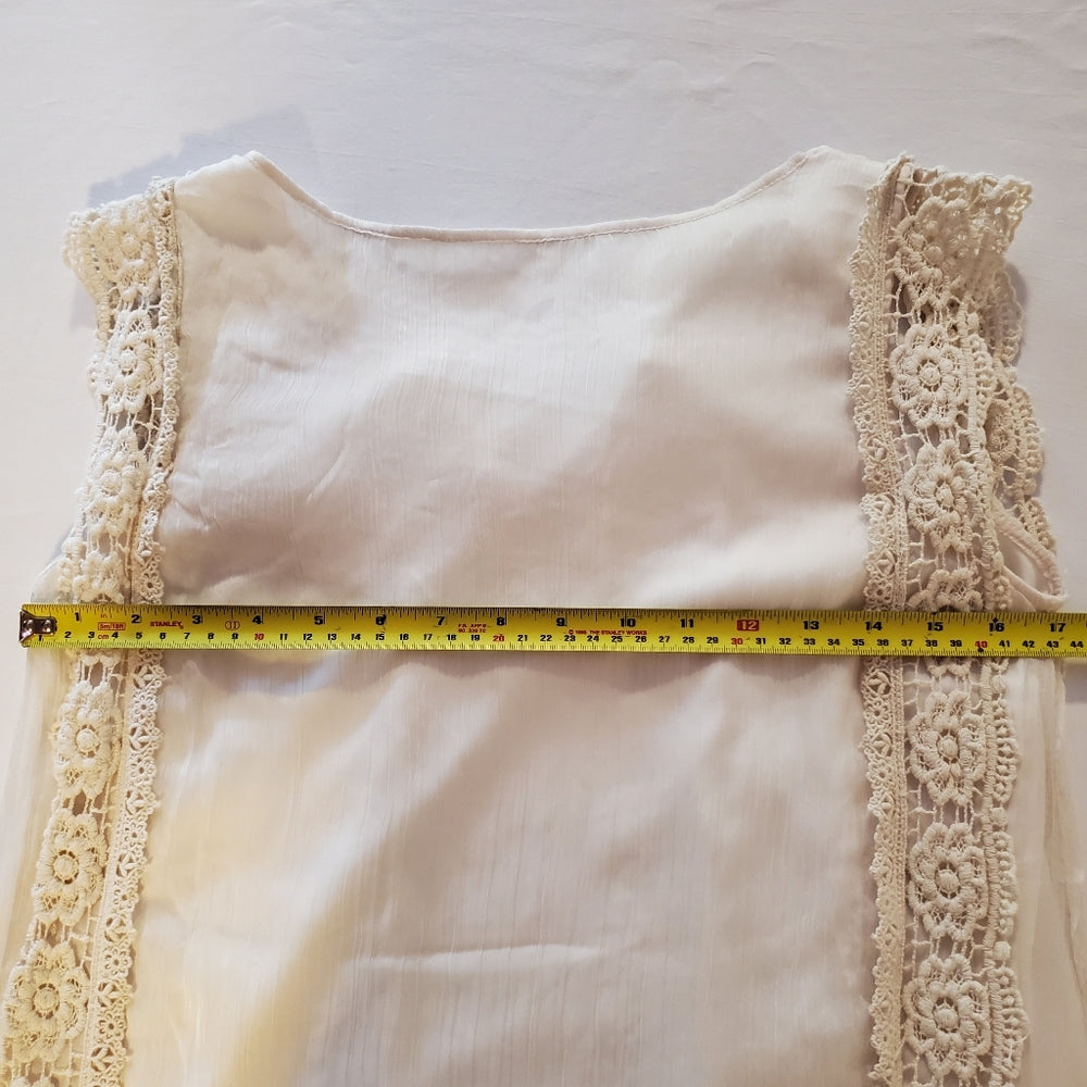 Elegant Cream‎ Lace Dress - Medium