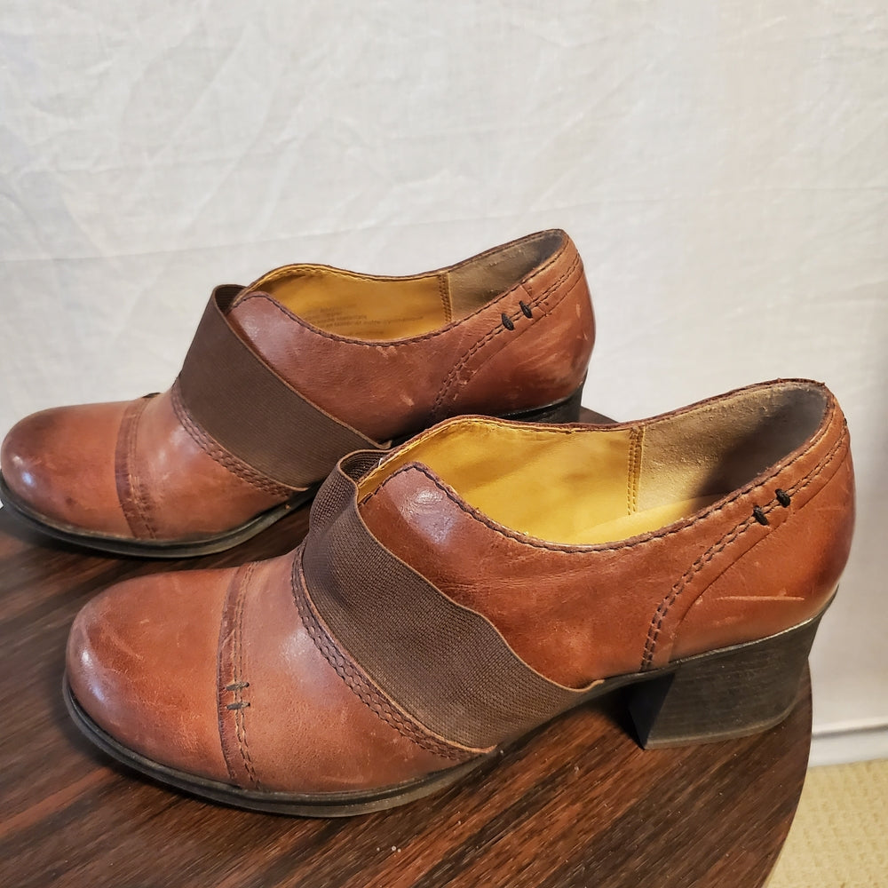 Women's Naturalizer Slip On  -‎ Size 8