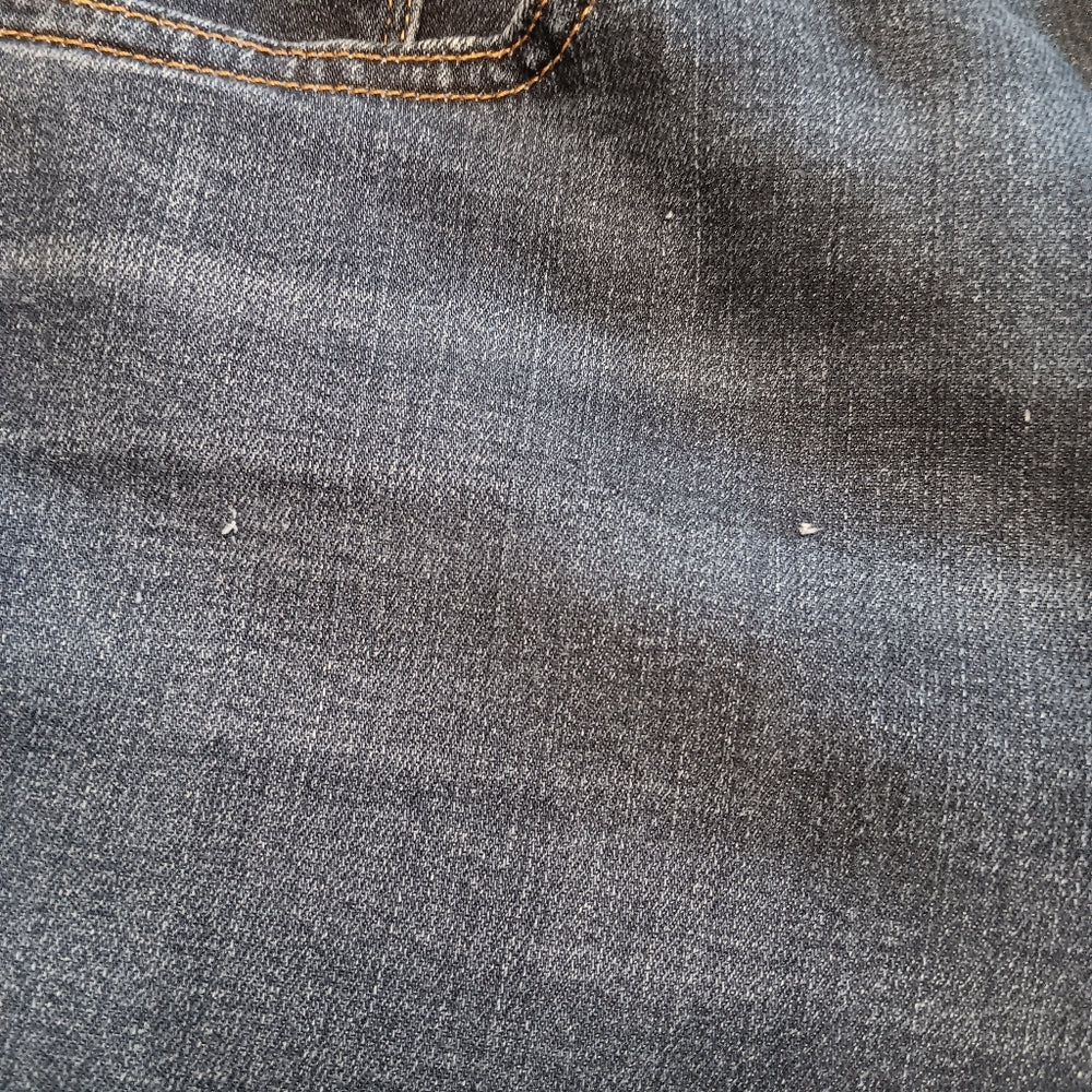 Levi 311‎ Shaping Skinny Size 28
