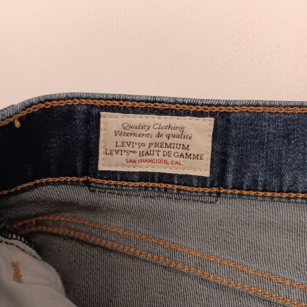 Levi 311‎ Shaping Skinny Size 28