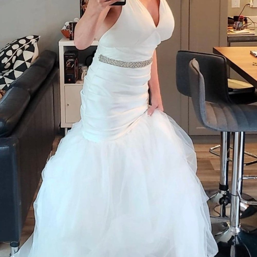 Vera Wang Wedding Gown - White by Vera Wang‎