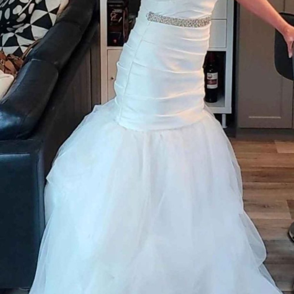 Vera Wang Wedding Gown - White by Vera Wang‎