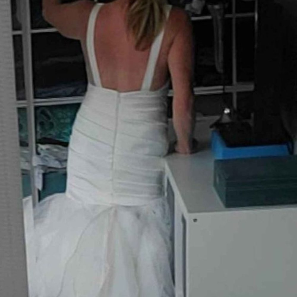 Vera Wang Wedding Gown - White by Vera Wang‎