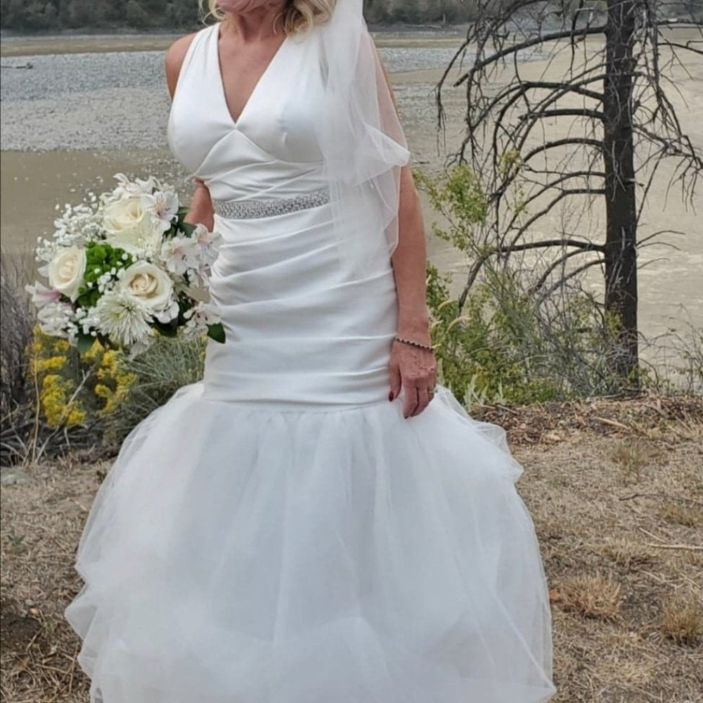 Vera Wang Wedding Gown - White by Vera Wang‎
