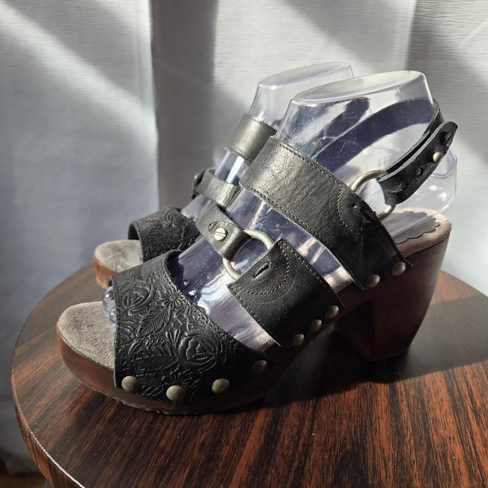 Dkode‎ Sandals - Size 6.5