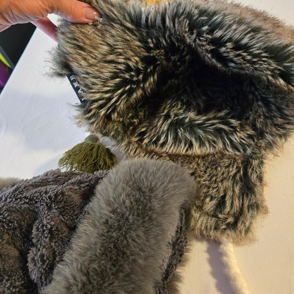 Burton Trapper Hat Faux Fur‎ Lined Ear Flaps And Fur Toque Bundle