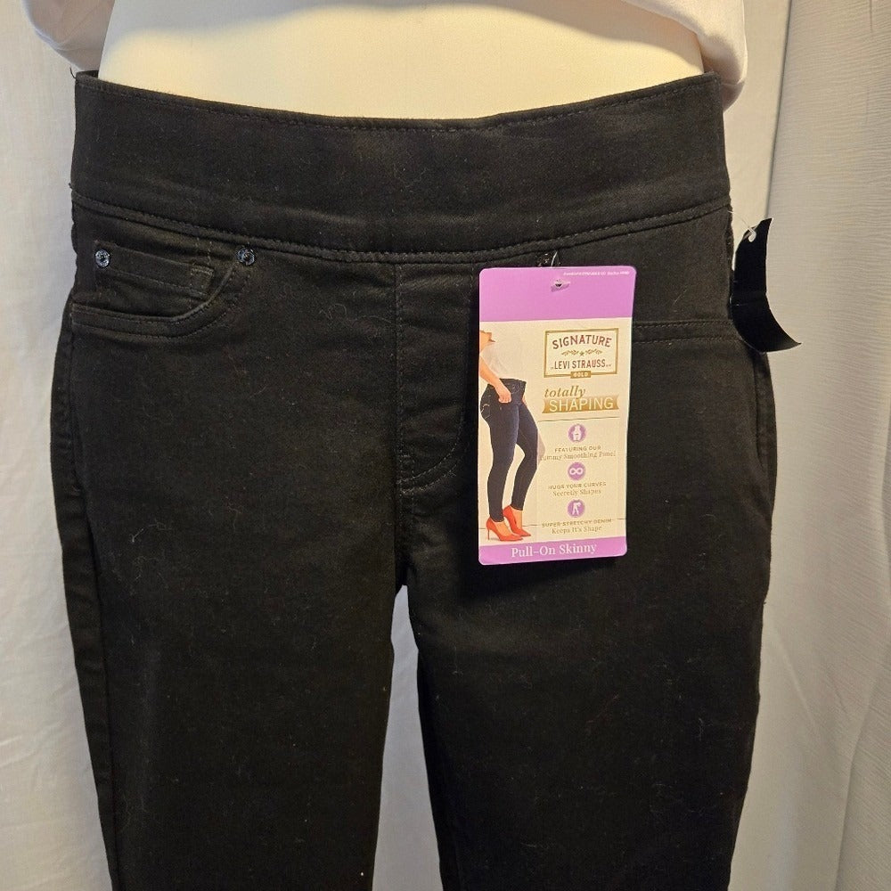 Levi Pull-On Skinny Jean - Size 26‎