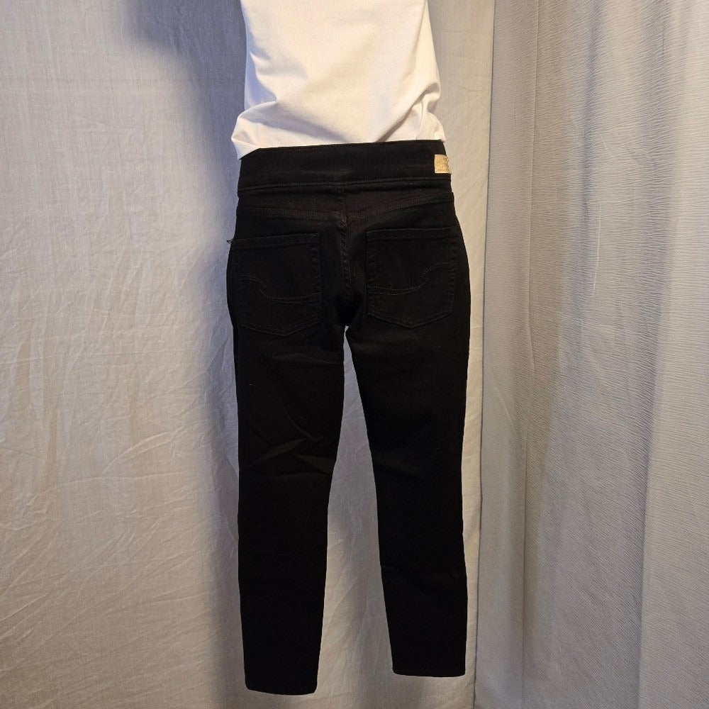 Levi Pull-On Skinny Jean - Size 26‎