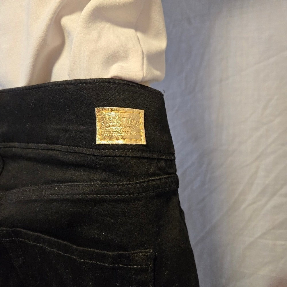 Levi Pull-On Skinny Jean - Size 26‎