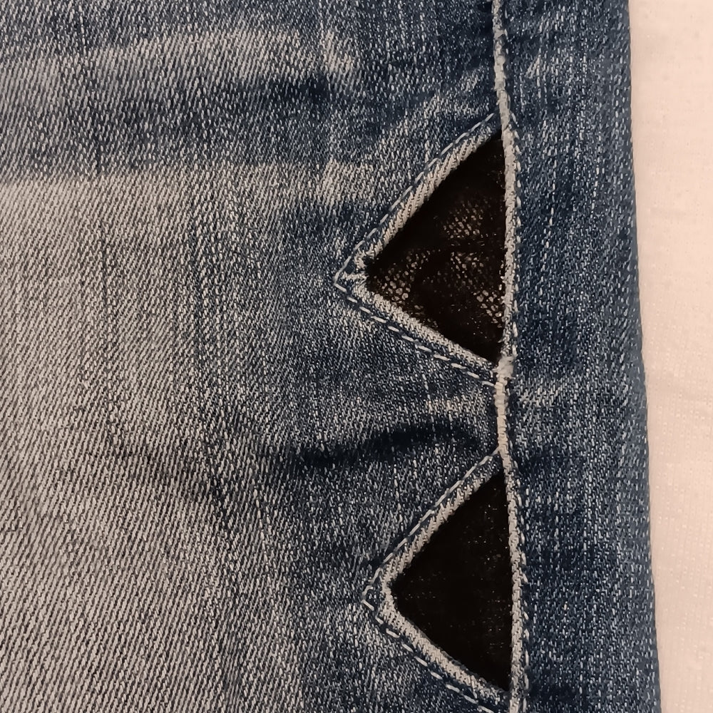 Guess Skinny Jeans - Women's Size 26 with Lace Inserts - Comfortable Ankle Fit