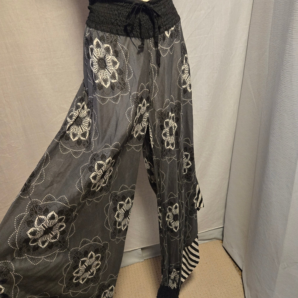 Hebbeding 2 Piece Pantsuit- Size M/L‎ - NWT