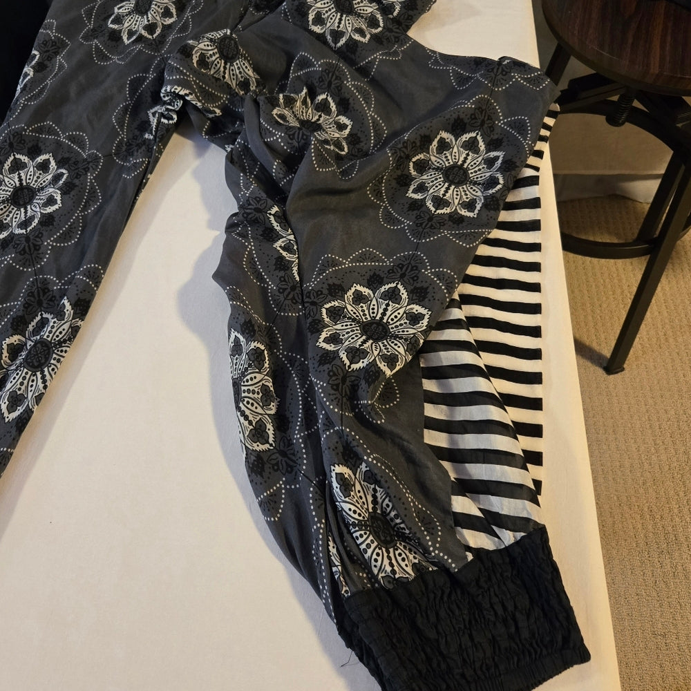 Hebbeding 2 Piece Pantsuit- Size M/L‎ - NWT